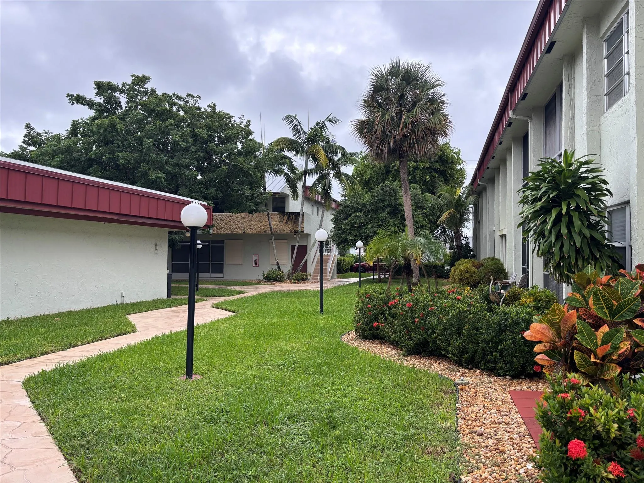 860 SE 6th Ave, #303