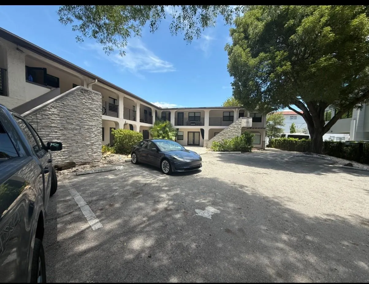 1109 E Broward Blvd, #10