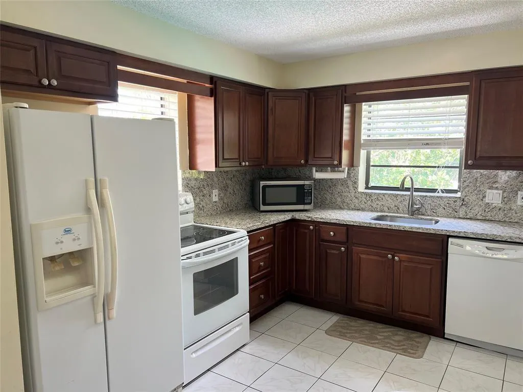 445 SE 21st Ave, #201