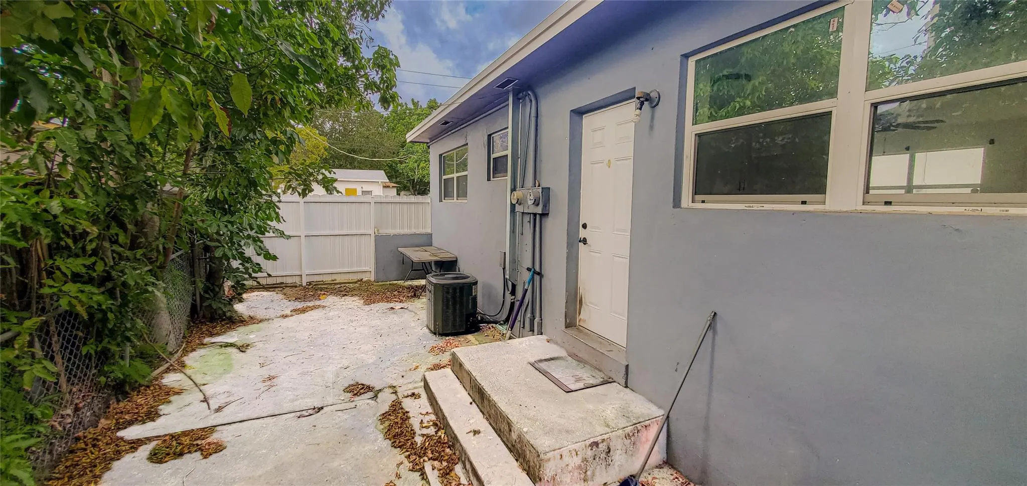 1390-1392 NW 29th Ter