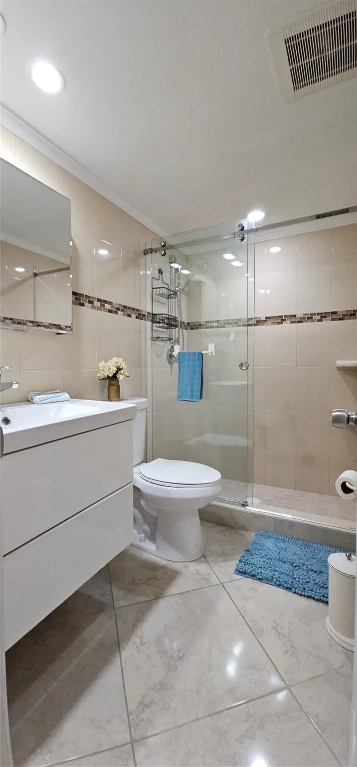 900 Atlantic Shores Blvd, #111