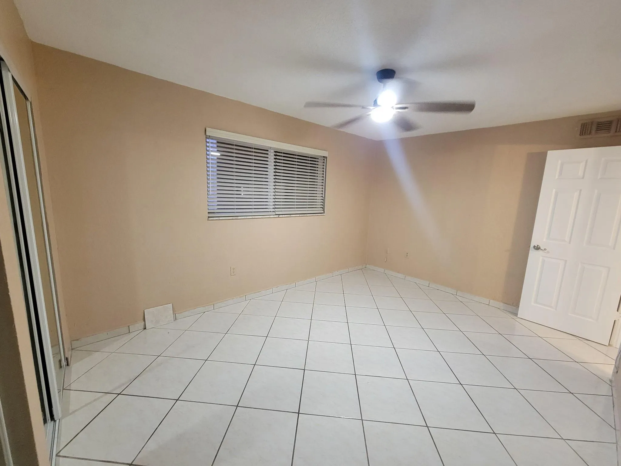 1890 W 56th St, #1113