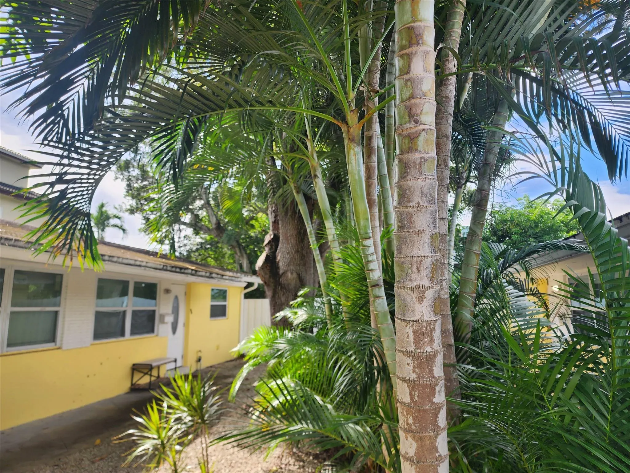 620 SW 10th St