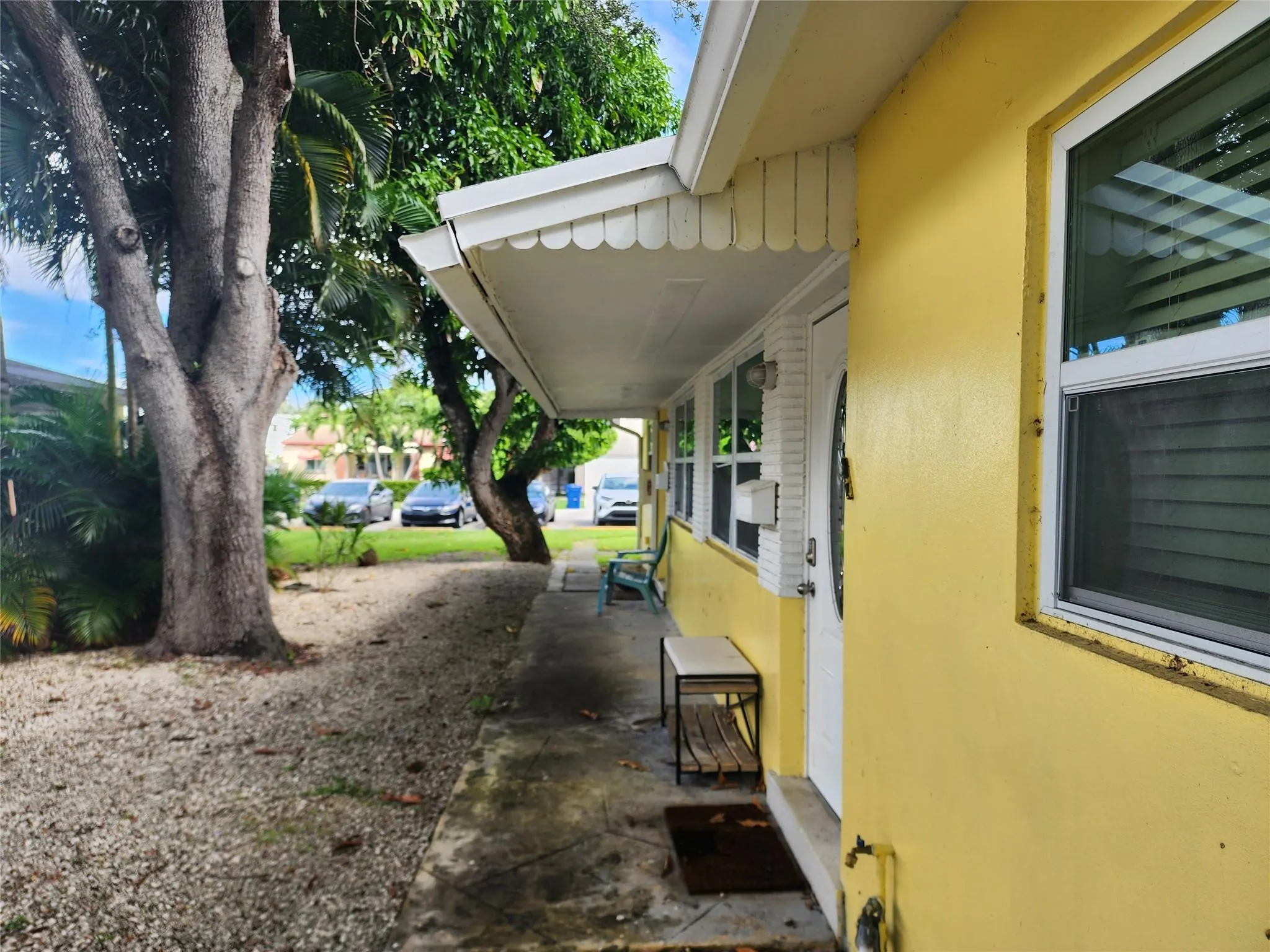 620 SW 10th St