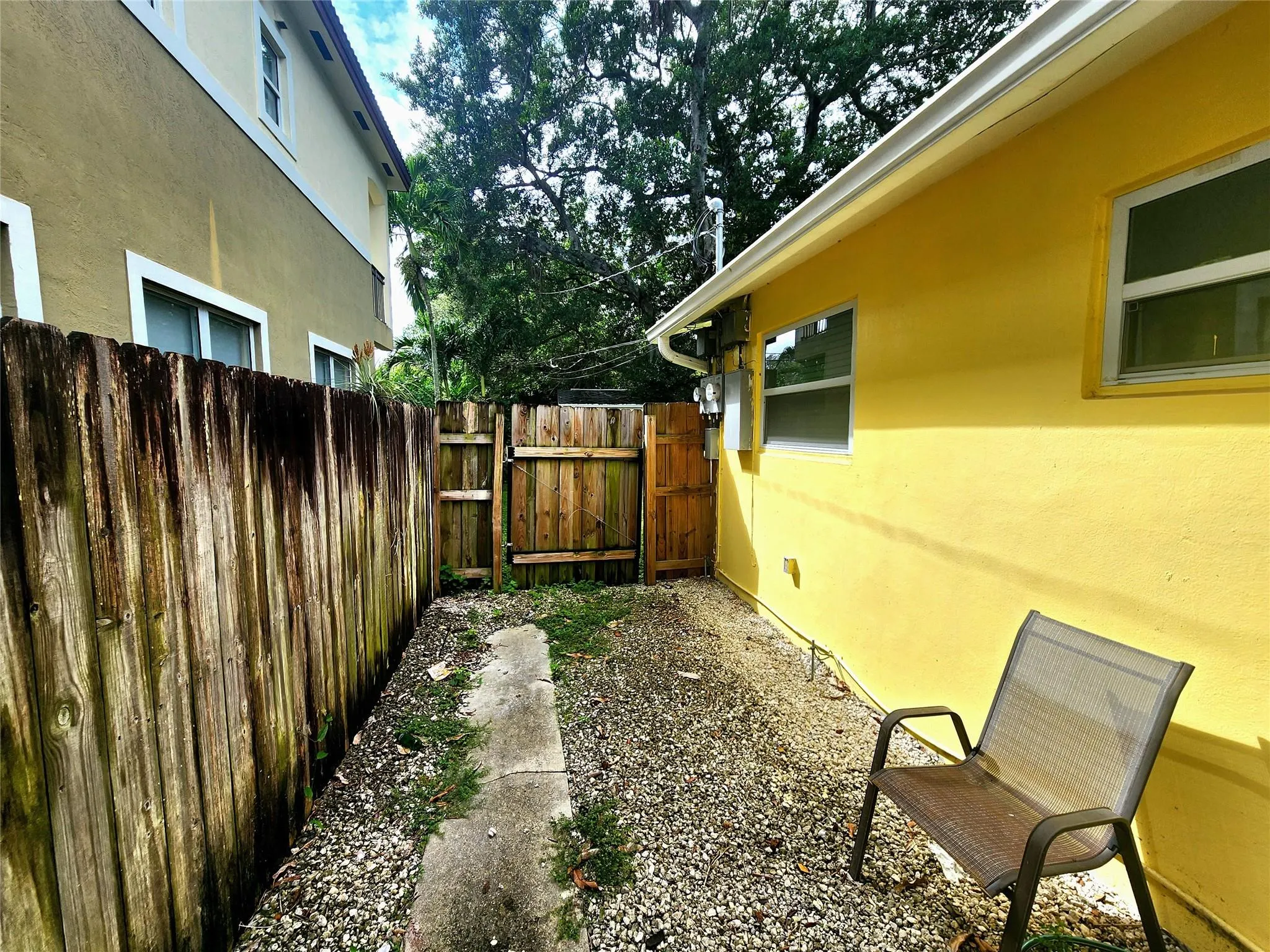 620 SW 10th St