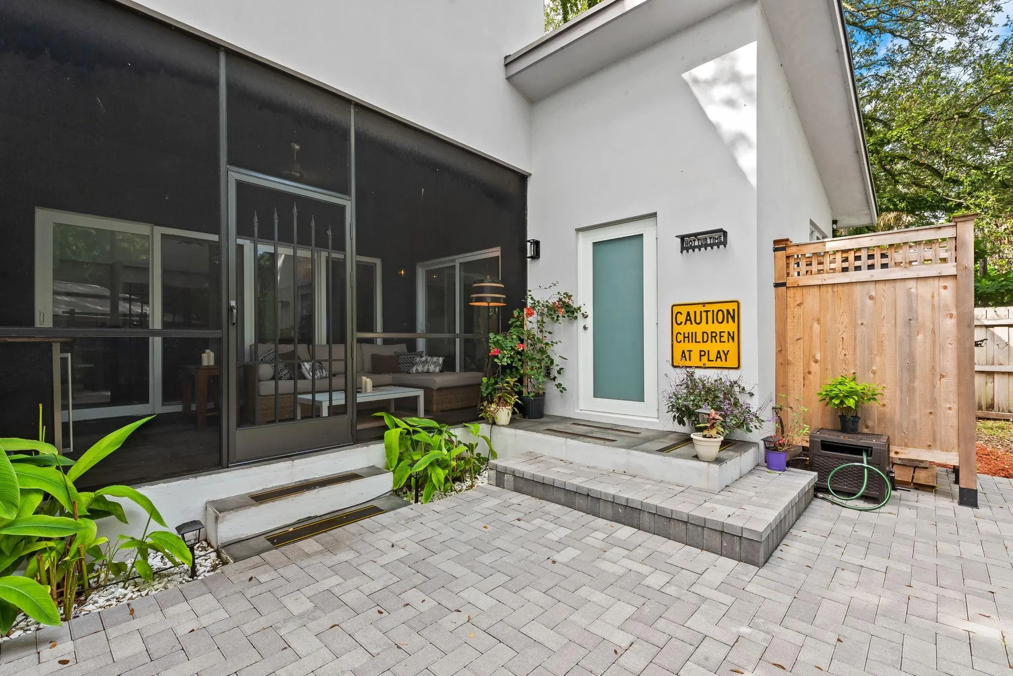 1543 SW 32nd St
