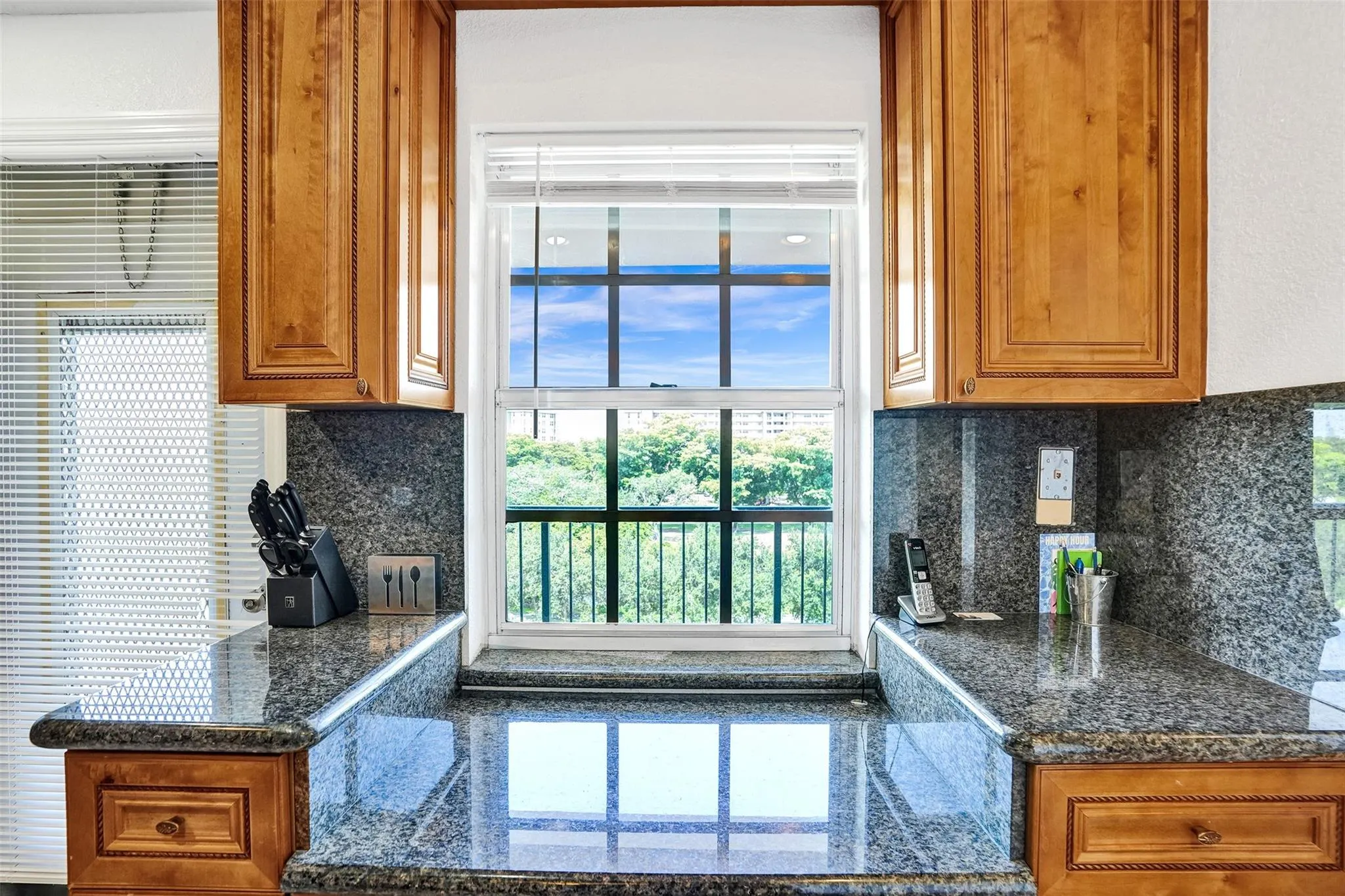 3250 N Palm Aire Dr, #607