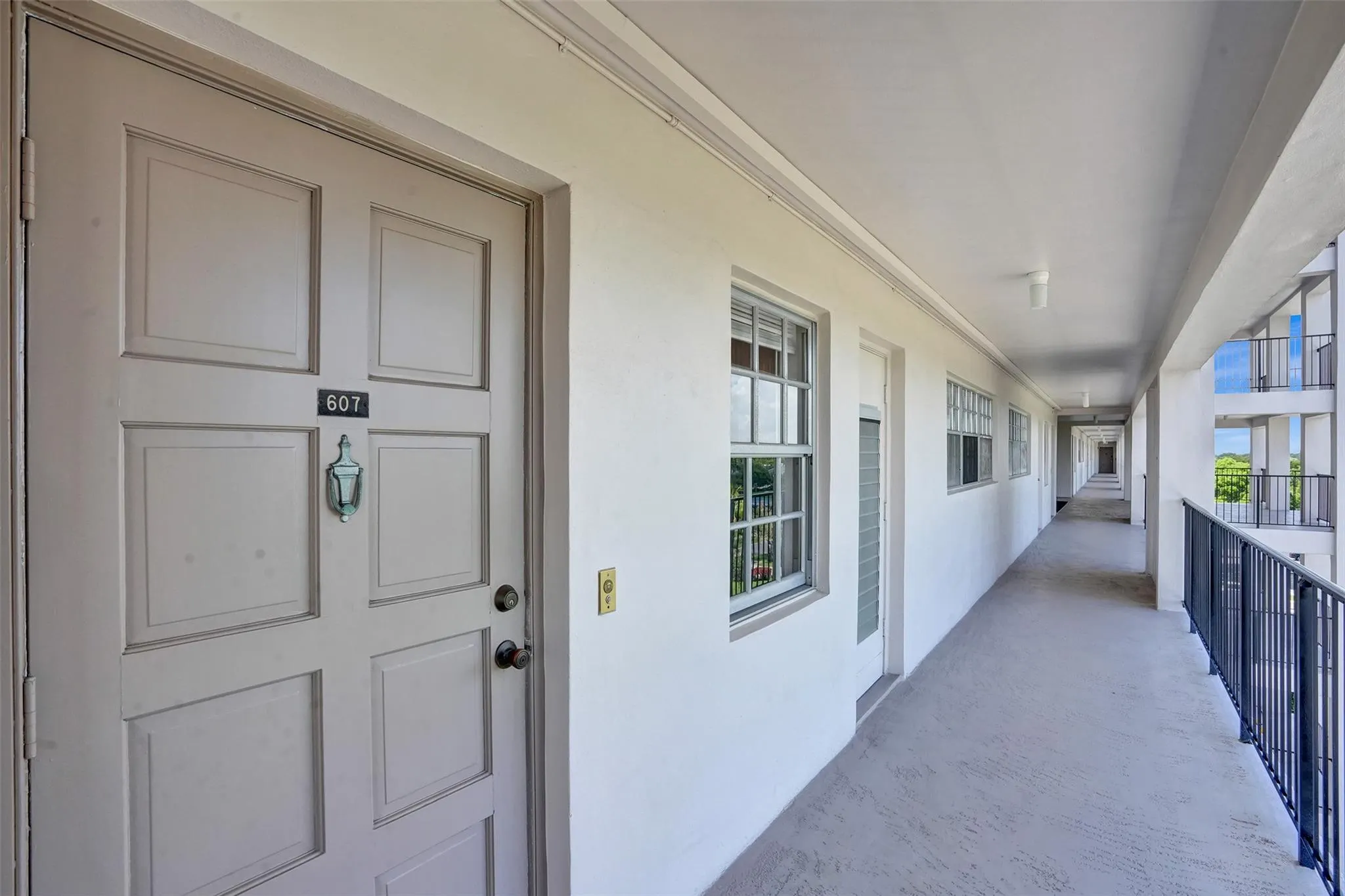 3250 N Palm Aire Dr, #607