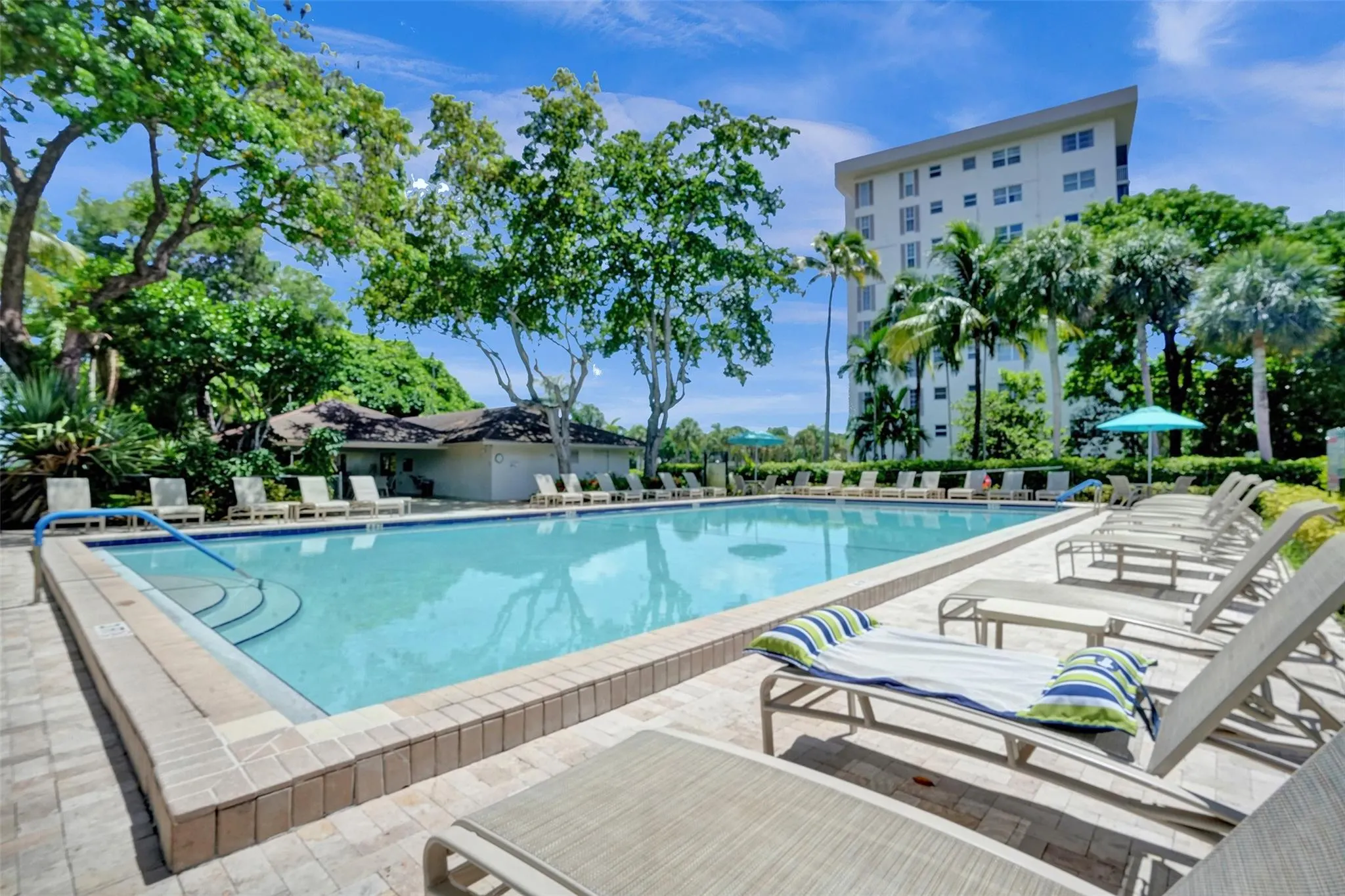 3250 N Palm Aire Dr, #607