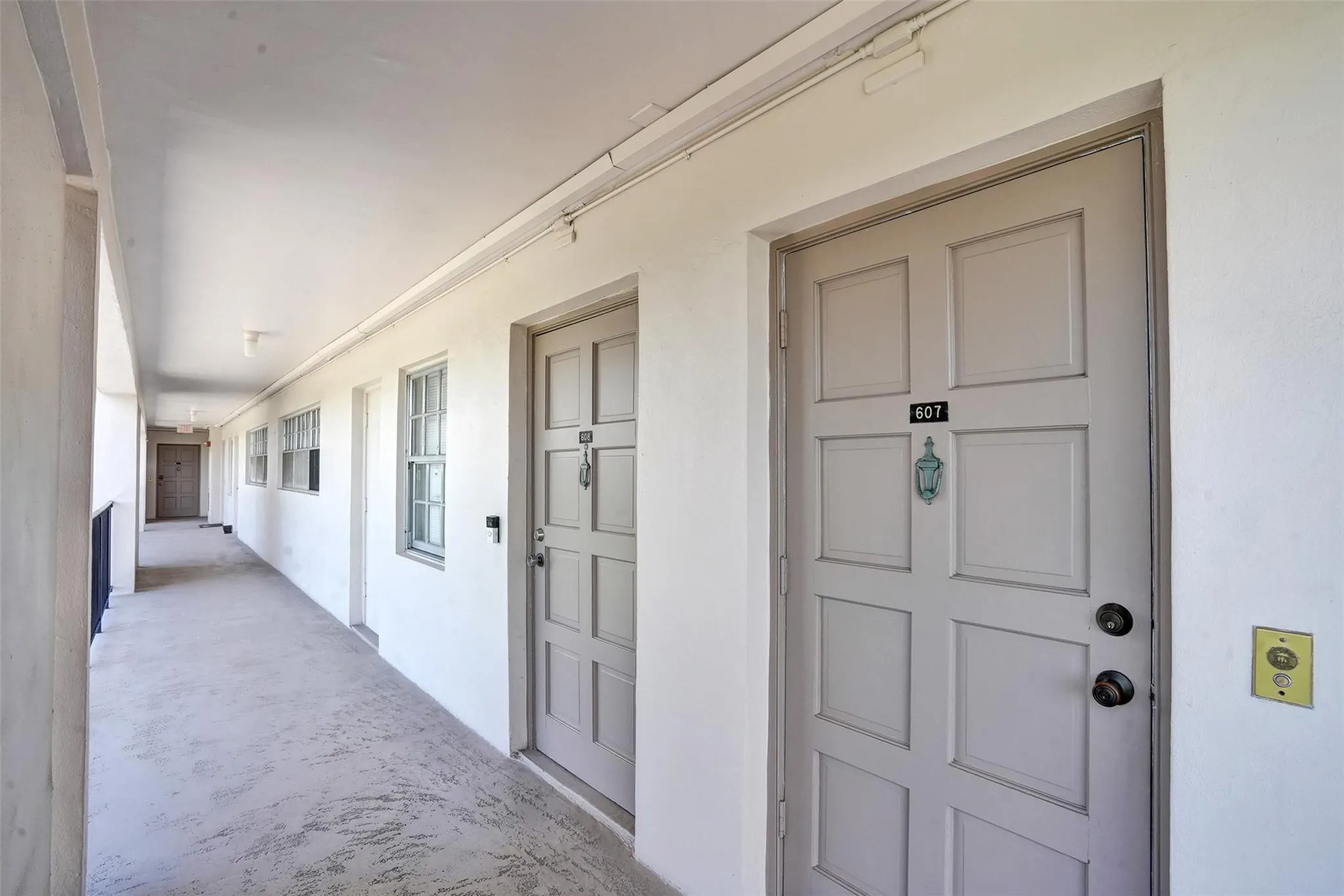 3250 N Palm Aire Dr, #607