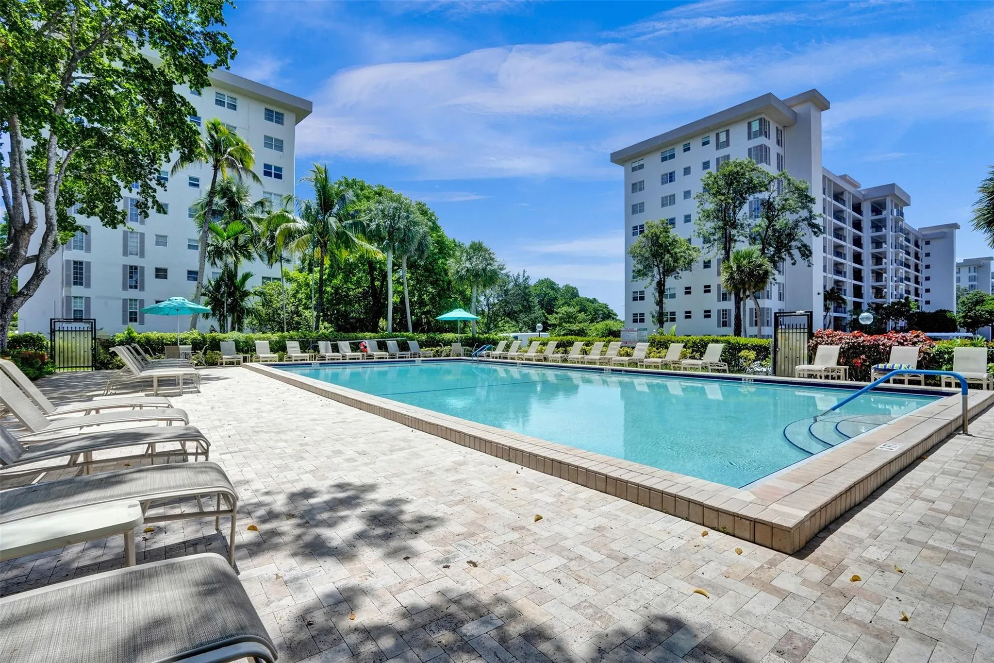 3250 N Palm Aire Dr, #607