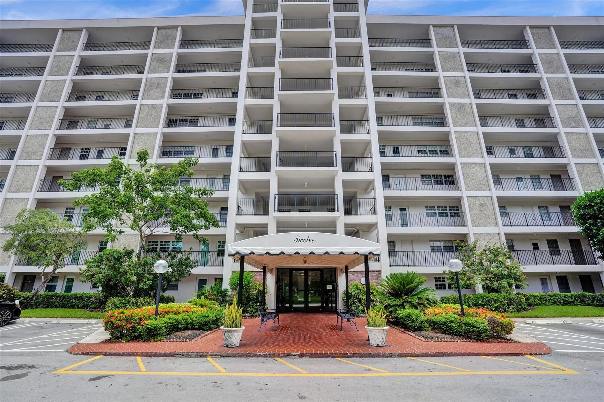 3250 N Palm Aire Dr, #607