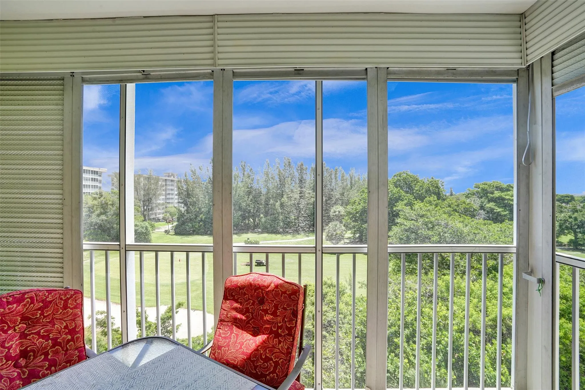 3250 N Palm Aire Dr, #607