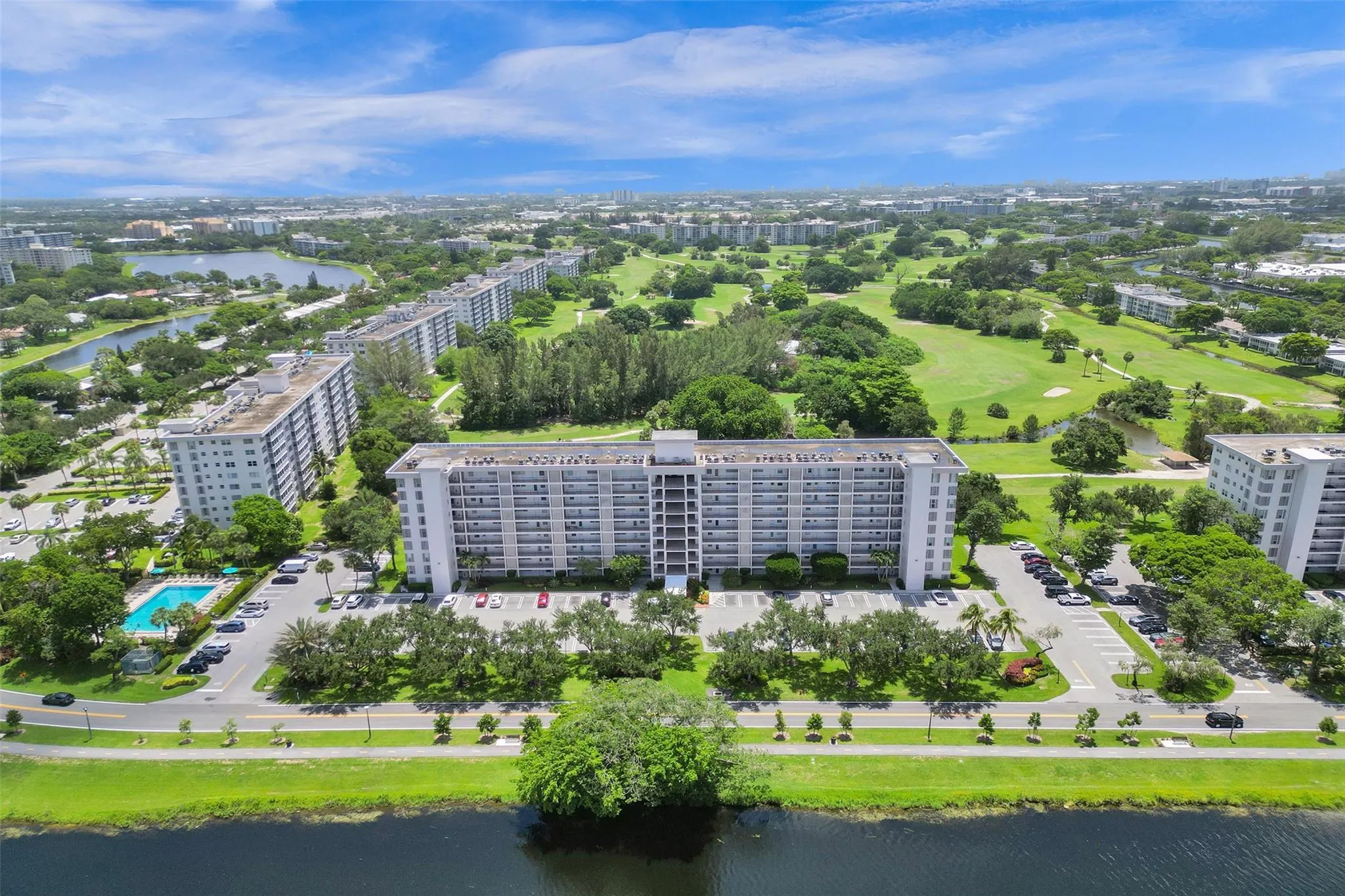 3250 N Palm Aire Dr, #607