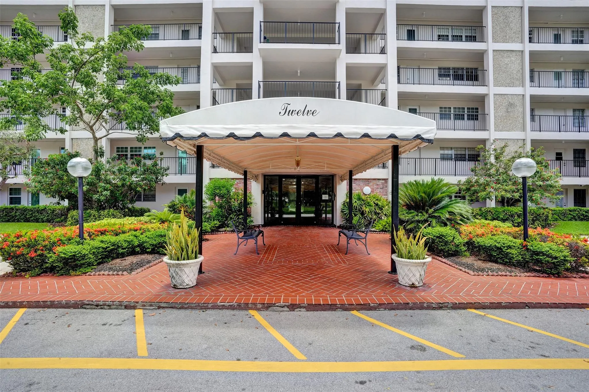 3250 N Palm Aire Dr, #607