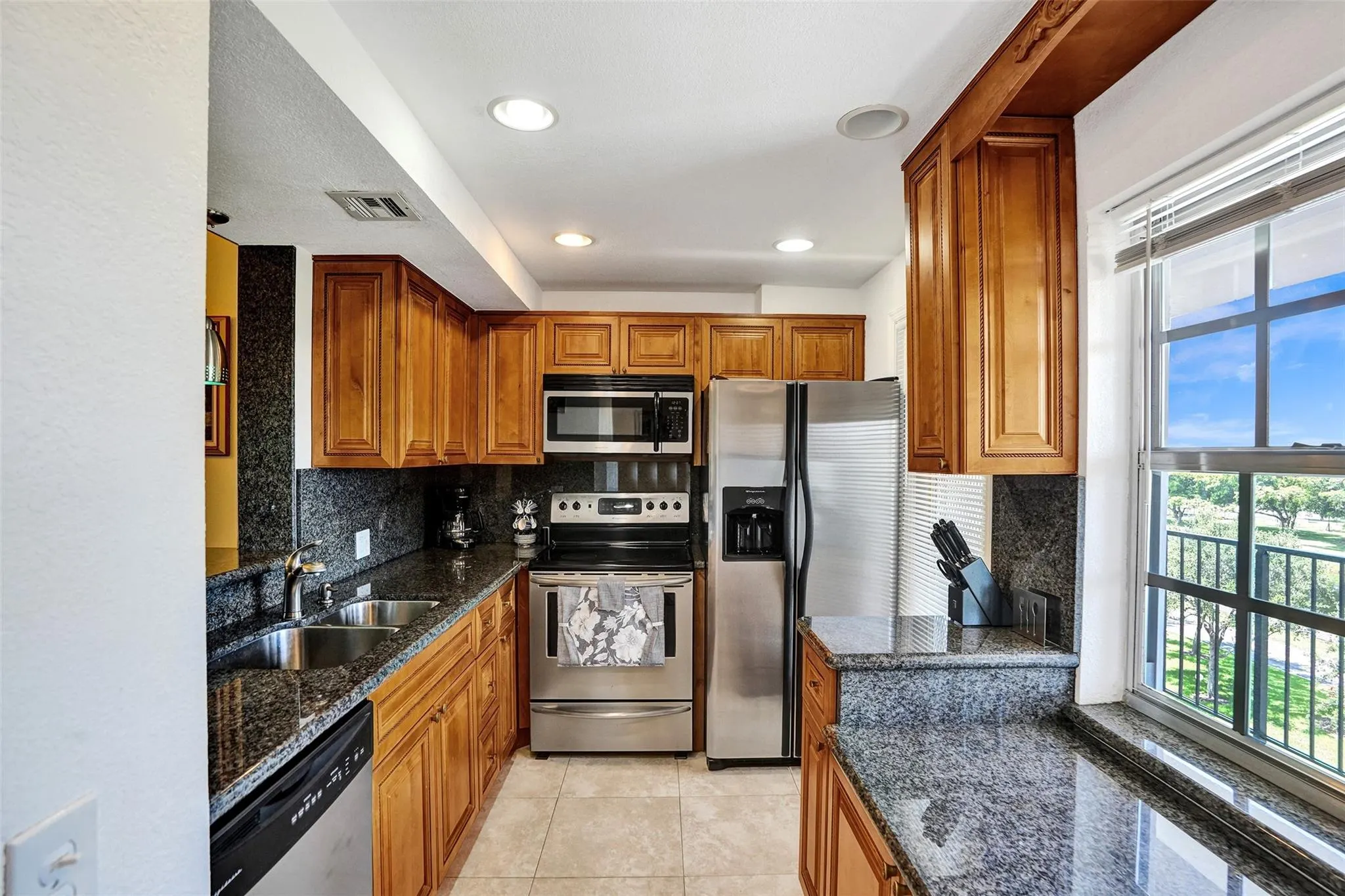 3250 N Palm Aire Dr, #607