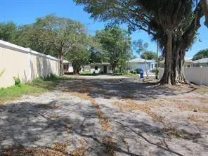 165 NW 17th Avenue