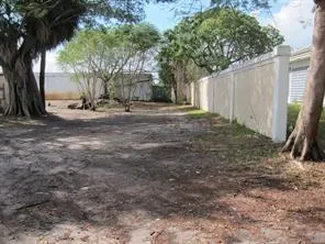 165 NW 17th Avenue