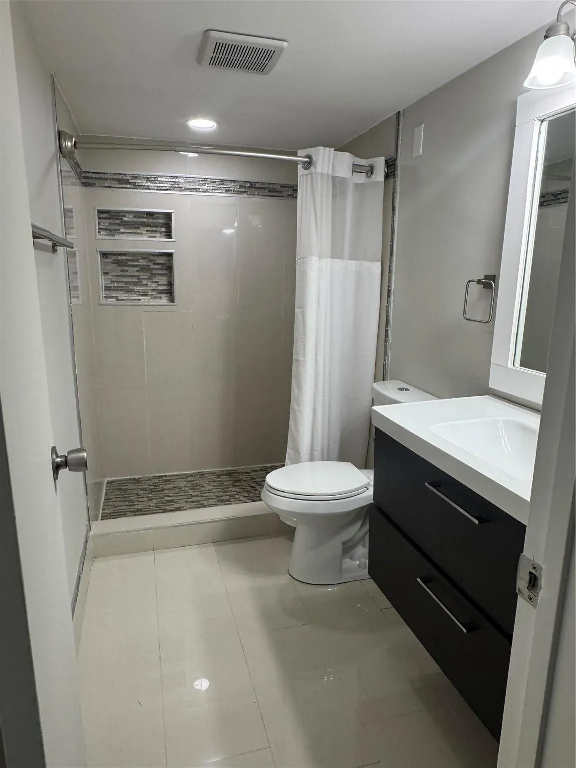 490 N Laurel Dr, #8A