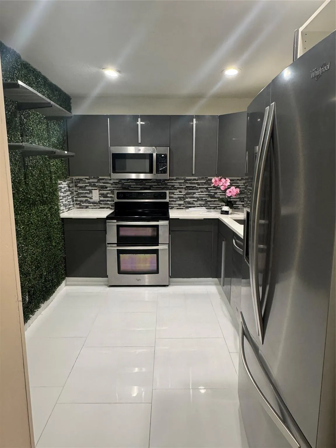 490 N Laurel Dr, #8A