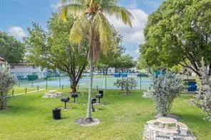 490 N Laurel Dr, #8A