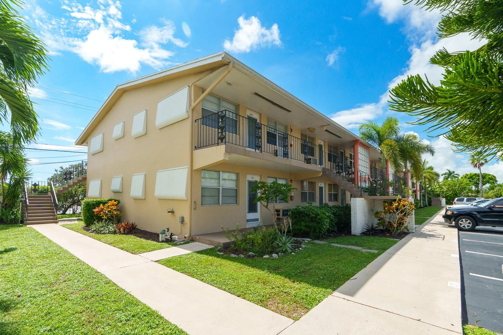 2106 NE 56th Ct, #204