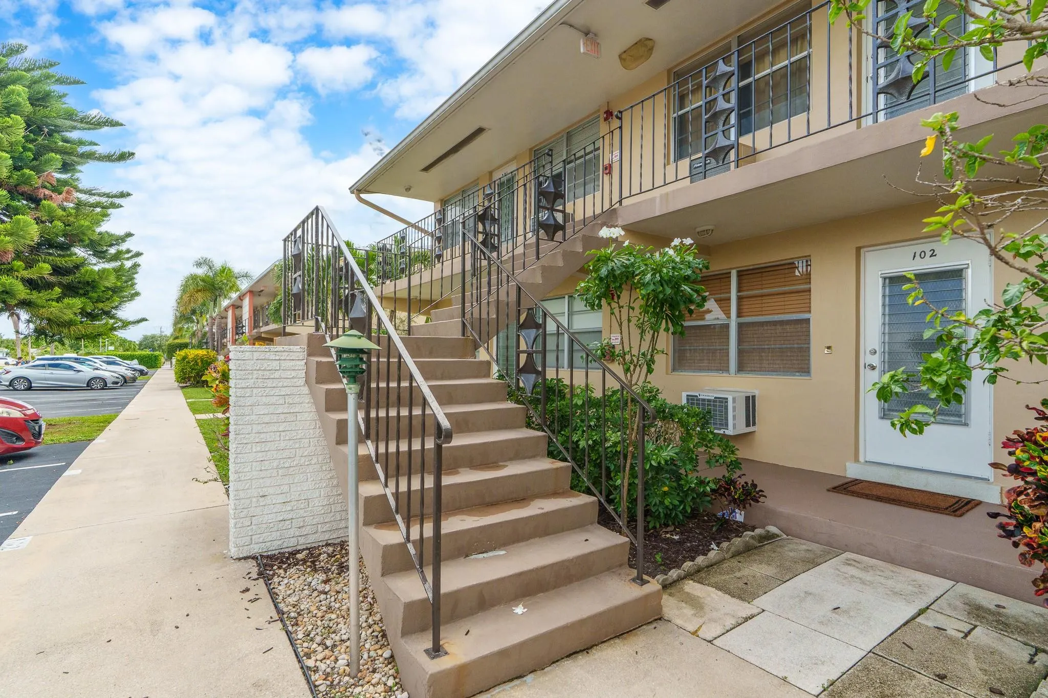 2106 NE 56th Ct, #204