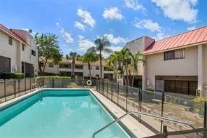 1700 NW 4th Ave
