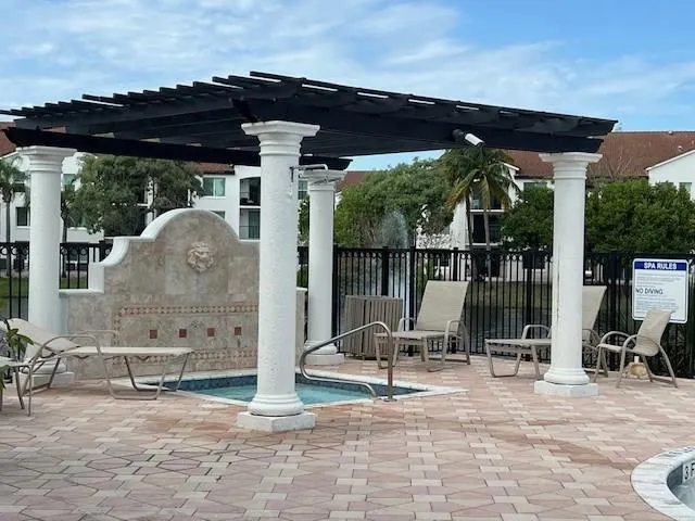 1105 Villa Ln, #1105