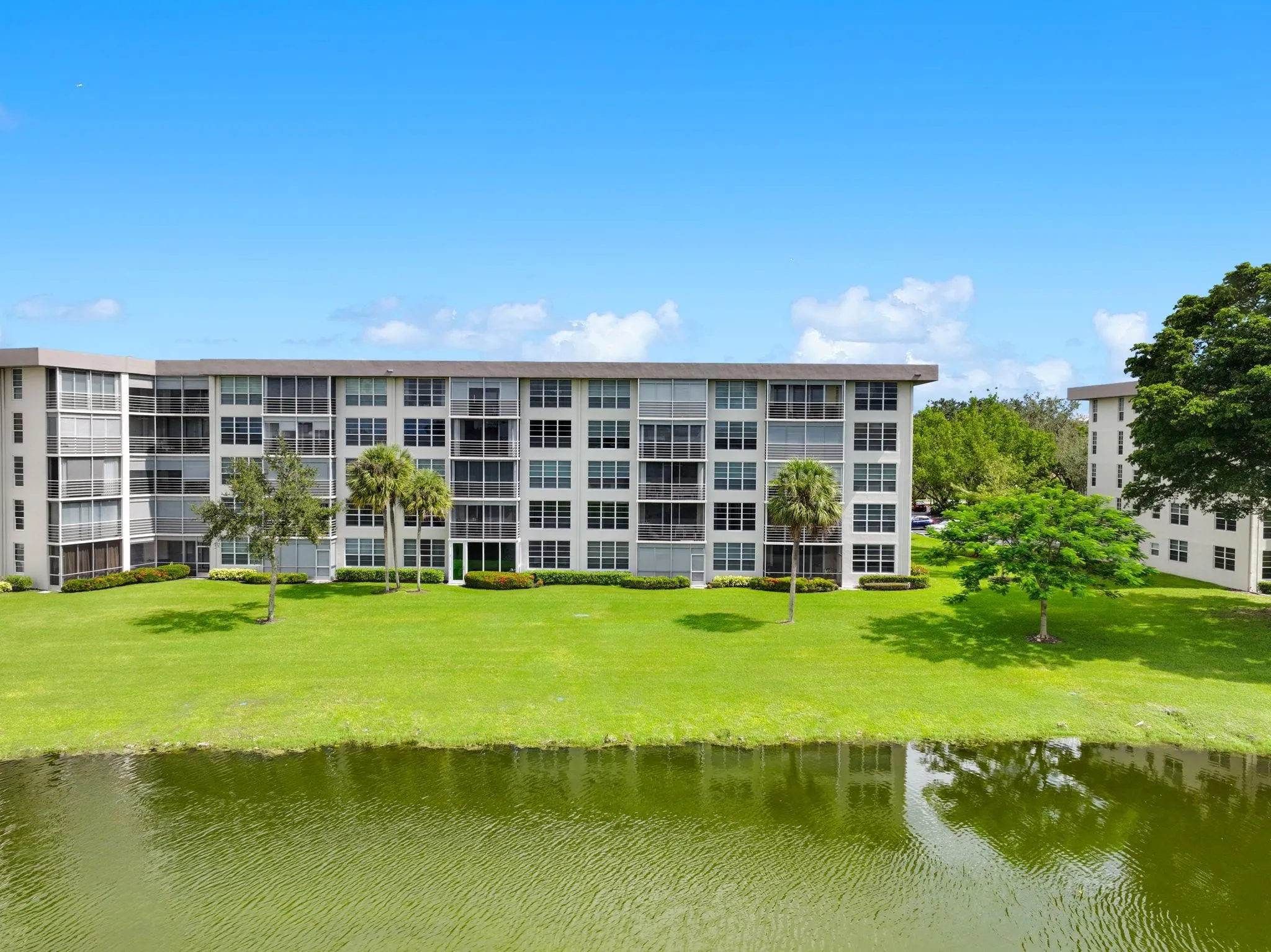 555 Oaks Ln, #112