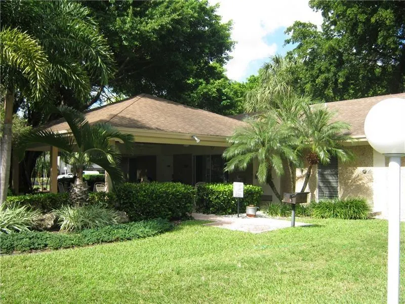 555 Oaks Ln, #112