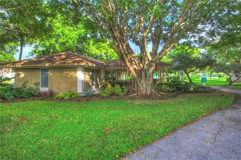 555 Oaks Ln, #112