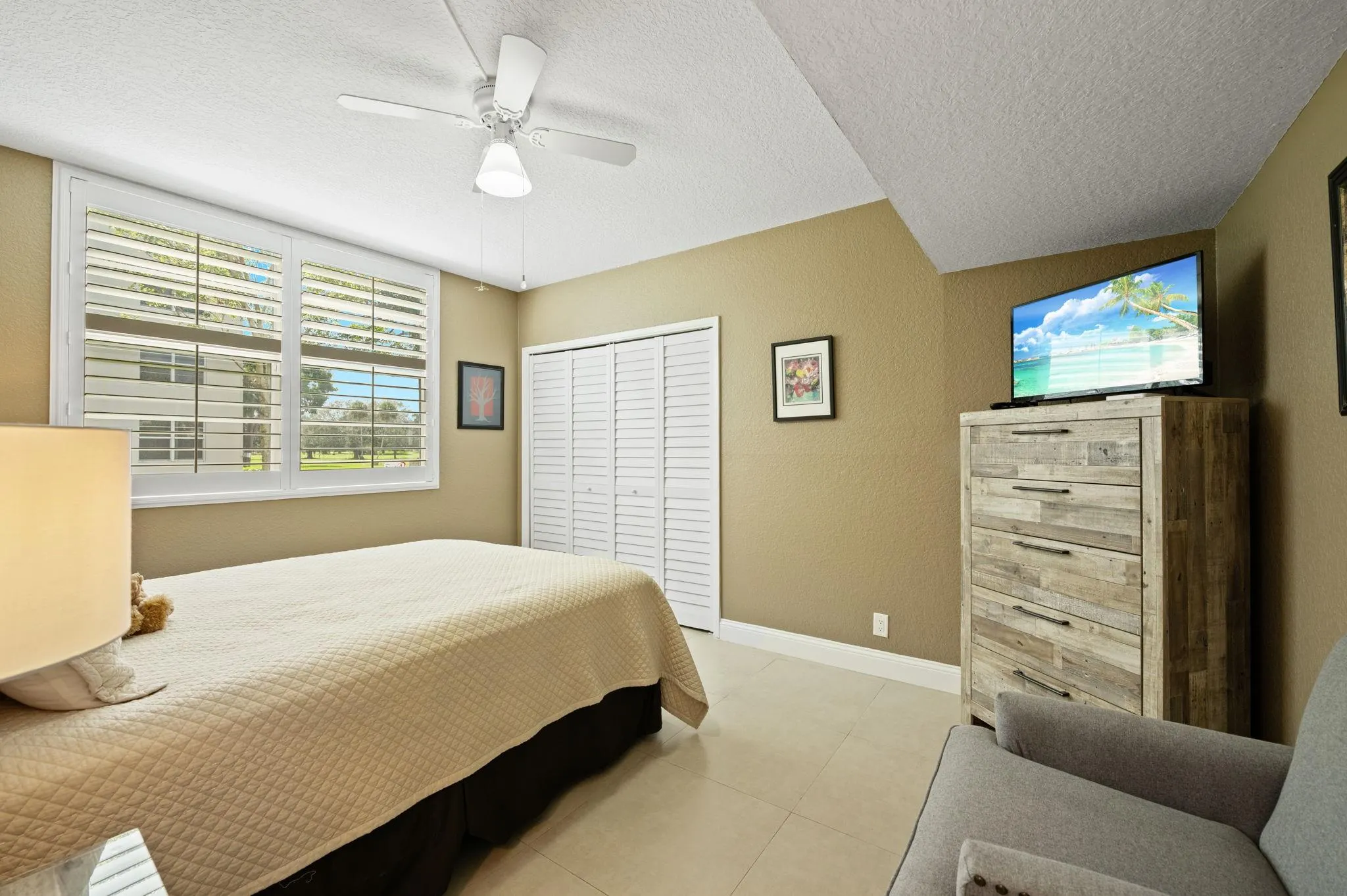 555 Oaks Ln, #112