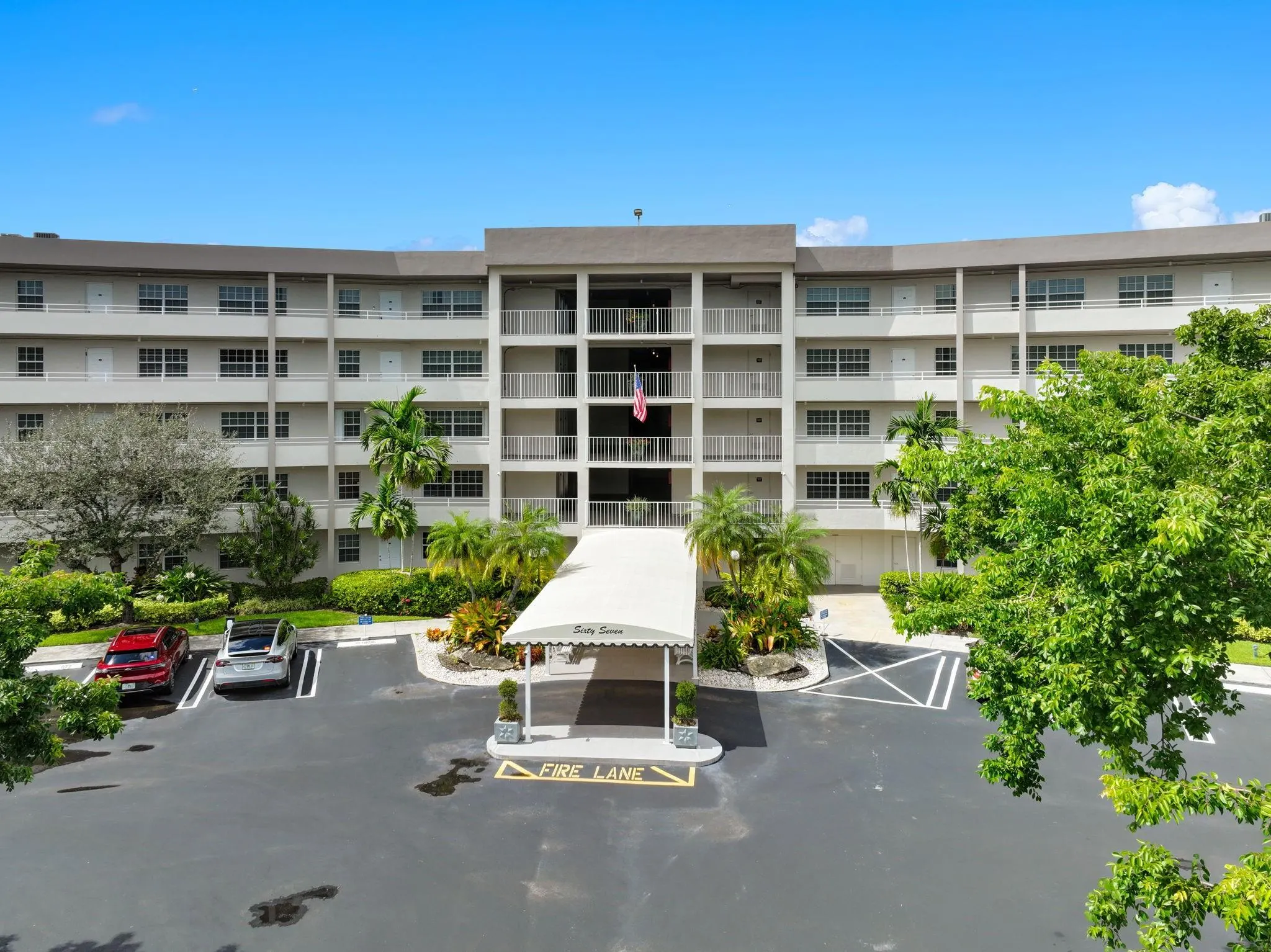 555 Oaks Ln, #112