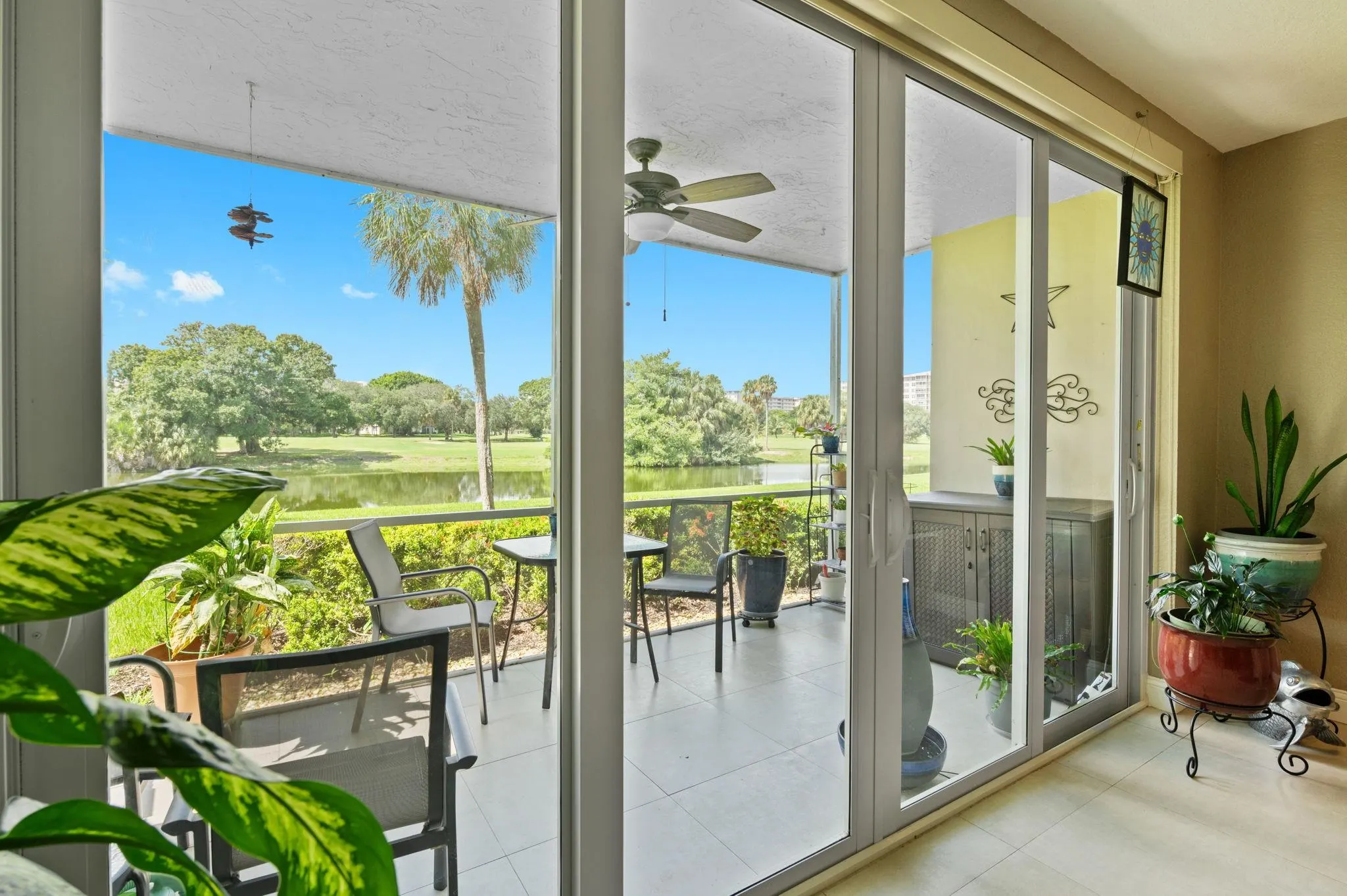 555 Oaks Ln, #112