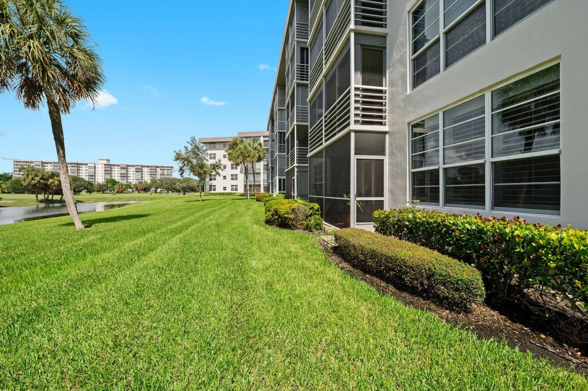 555 Oaks Ln, #112