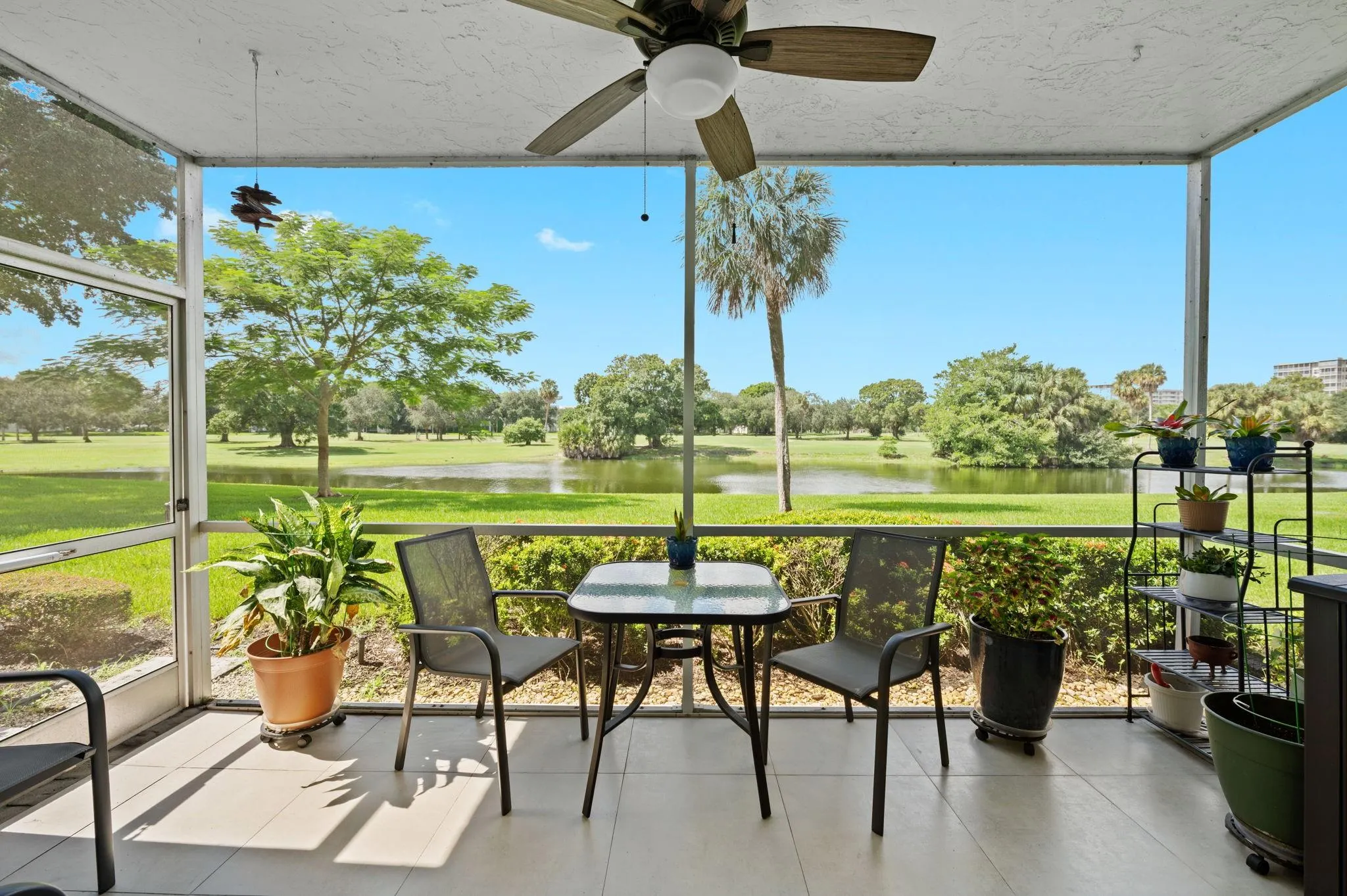 555 Oaks Ln, #112