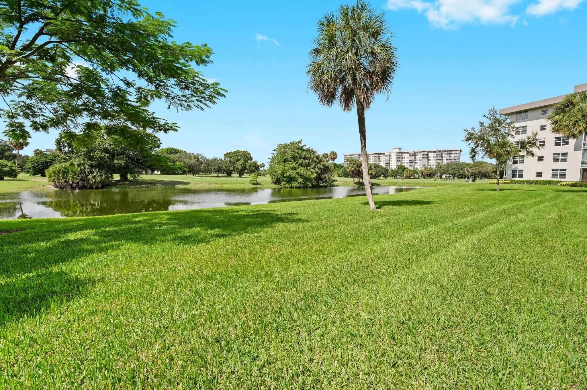 555 Oaks Ln, #112