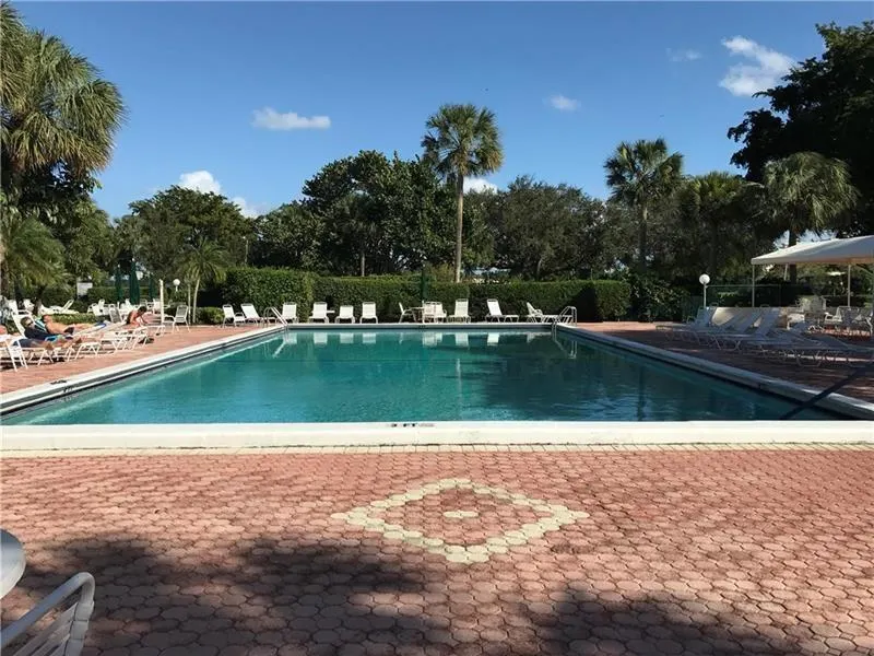 555 Oaks Ln, #112