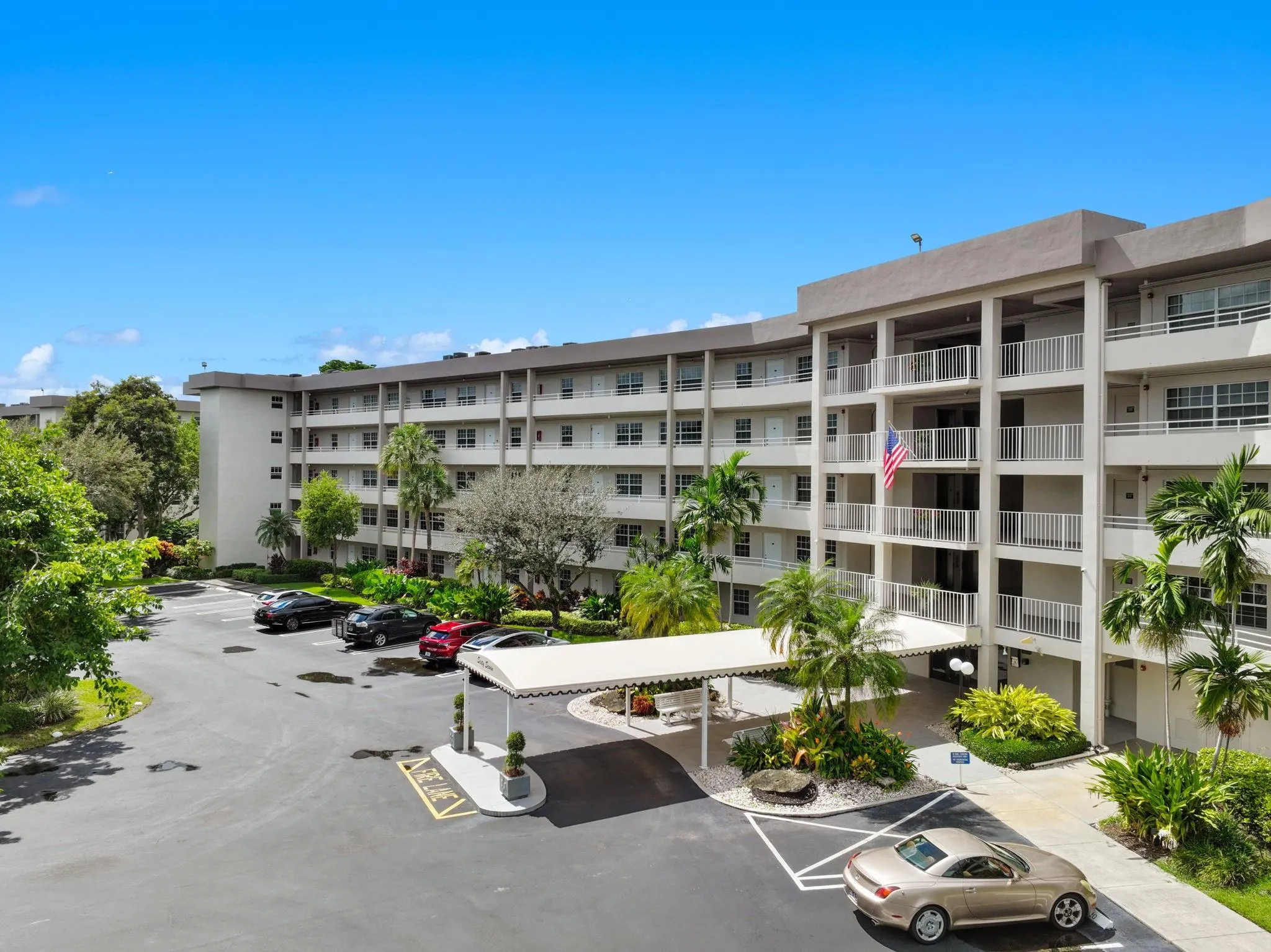 555 Oaks Ln, #112
