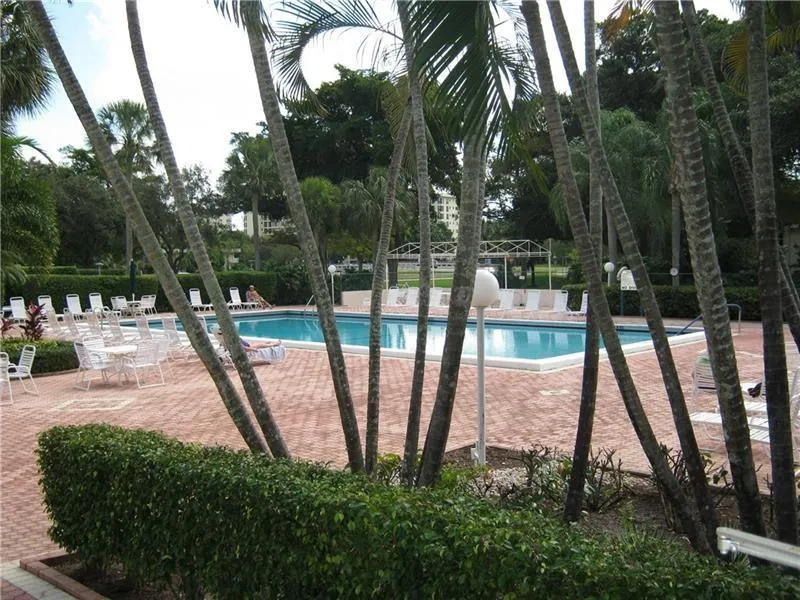 555 Oaks Ln, #112