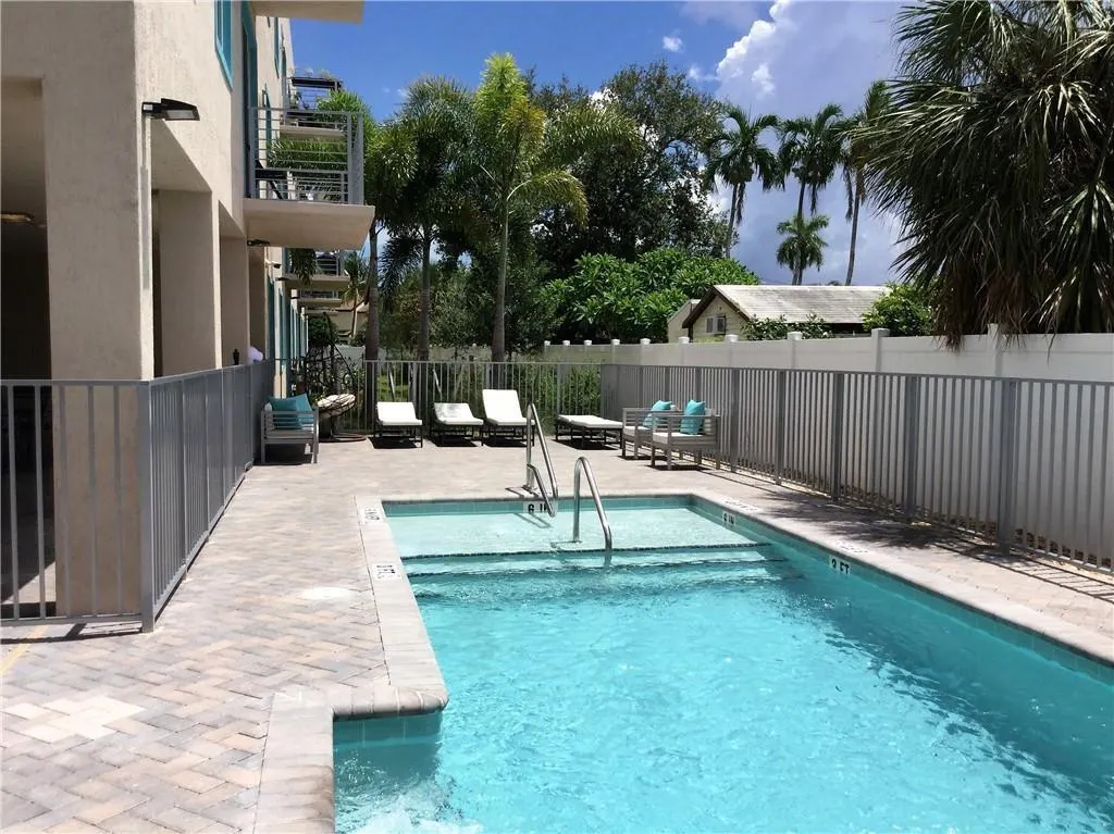 1550 NE 34th CT, #2C