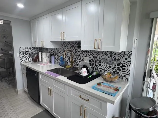 8002 Lagos De Campo Blvd, #B-306