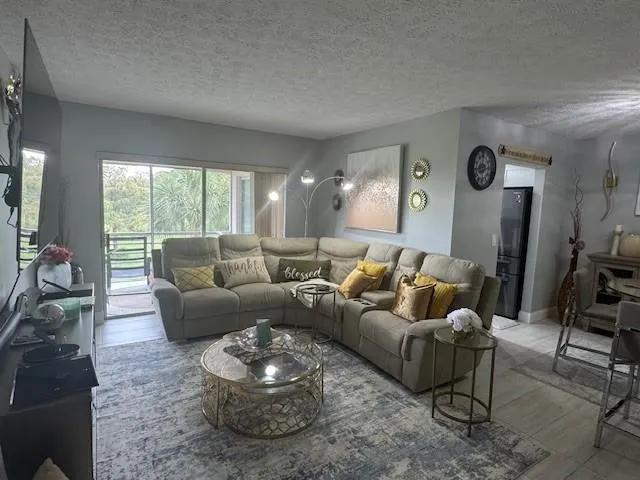 8002 Lagos De Campo Blvd, #B-306