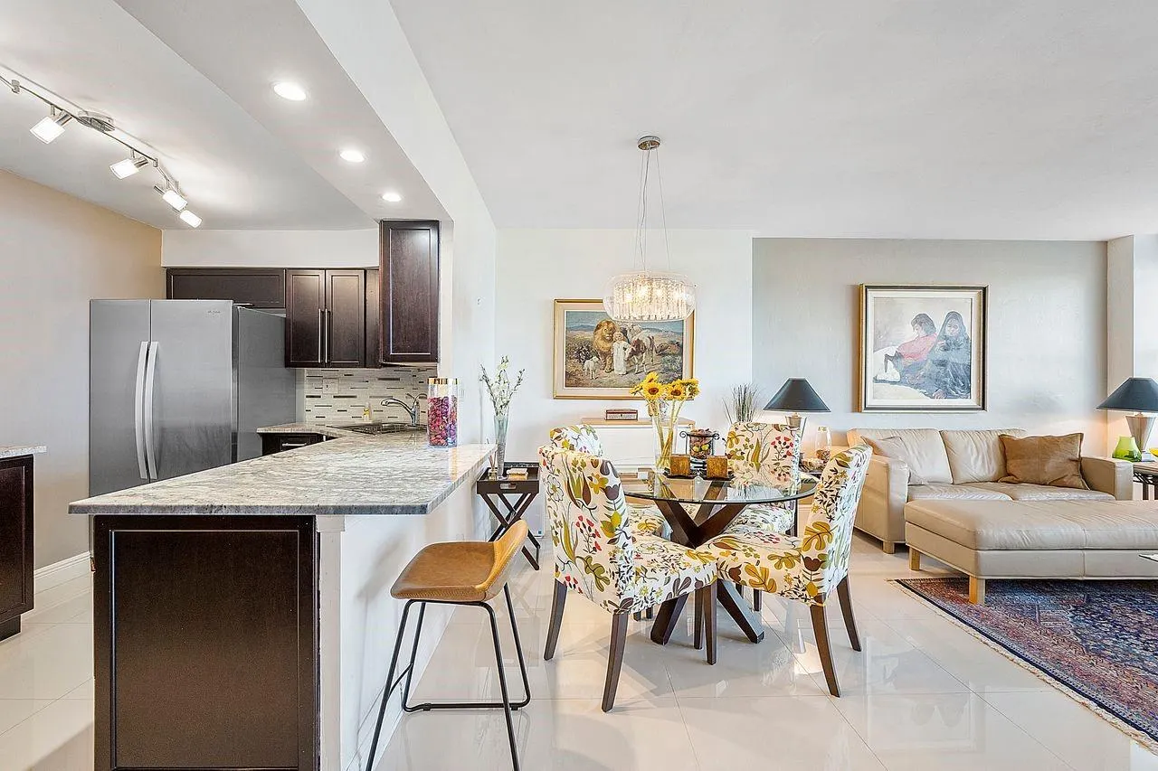3300 NE 36th St, #303