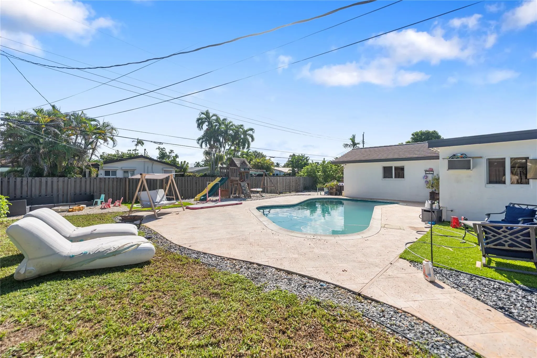 4916 Buchanan St