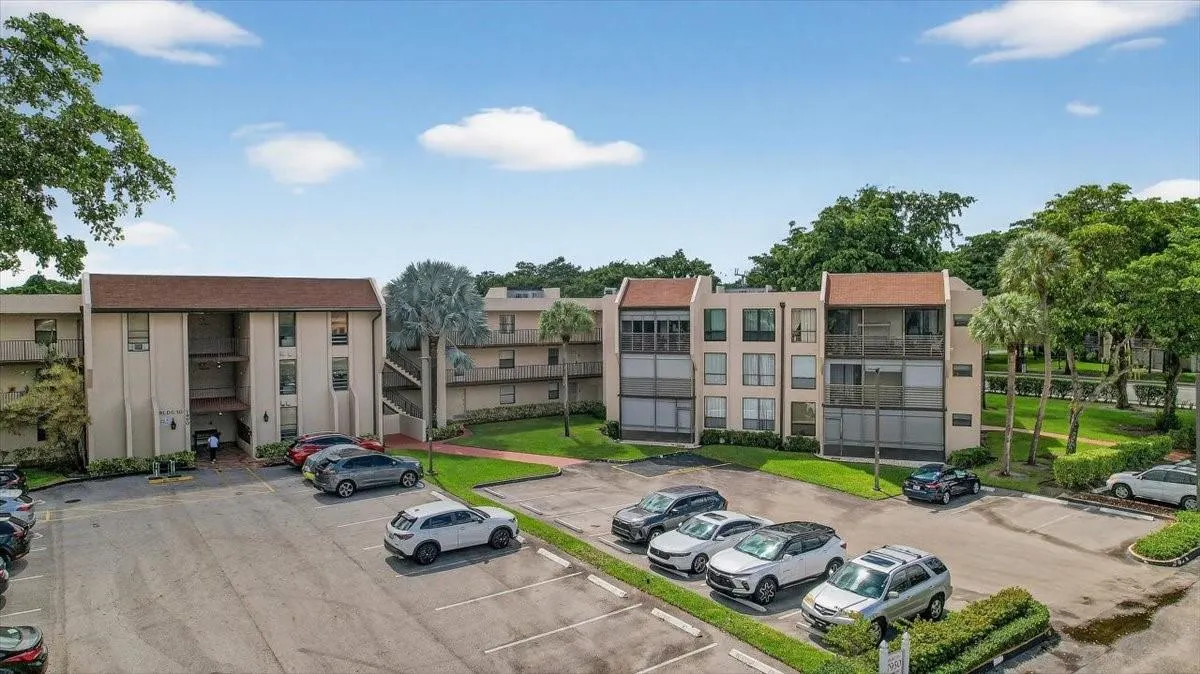 7950 W Mcnab Rd, #302
