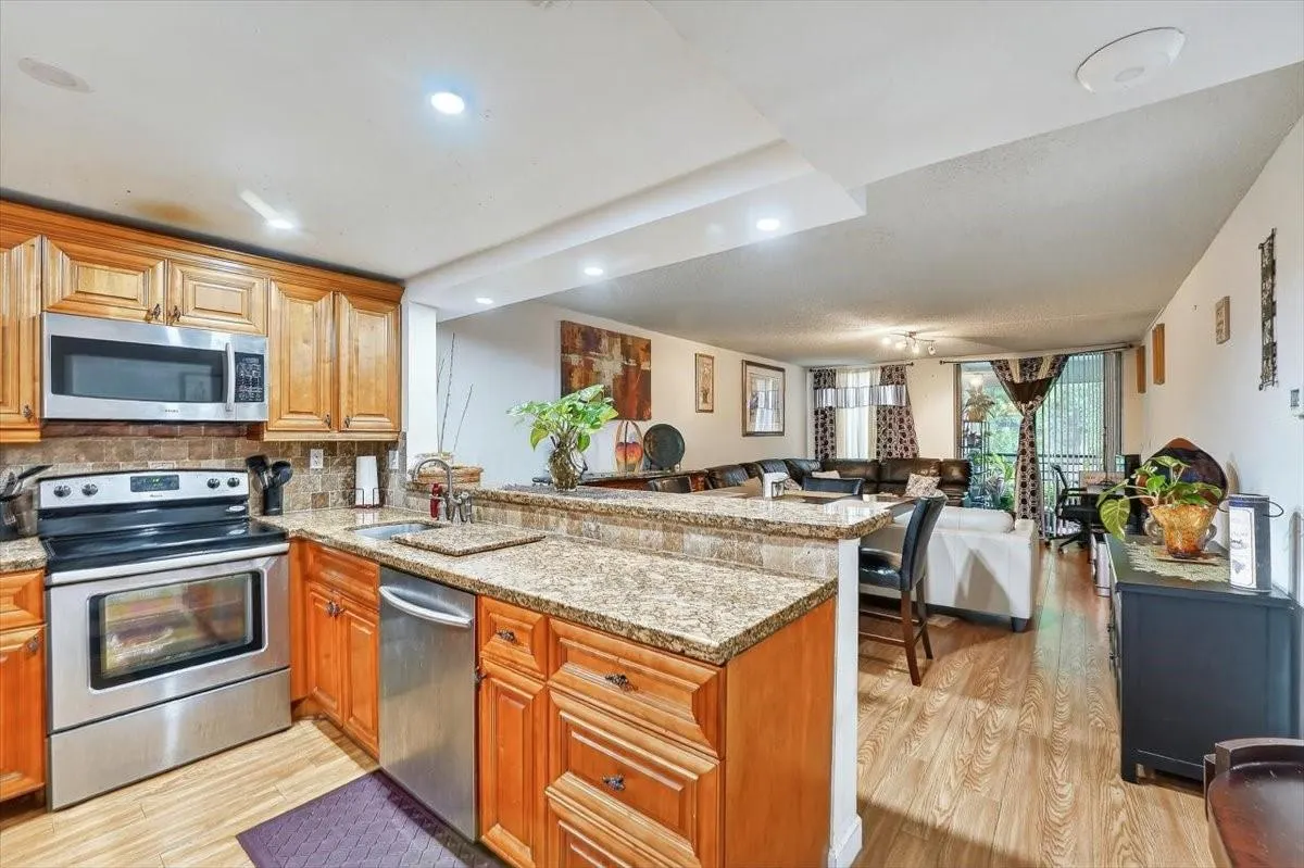 7950 W Mcnab Rd, #302