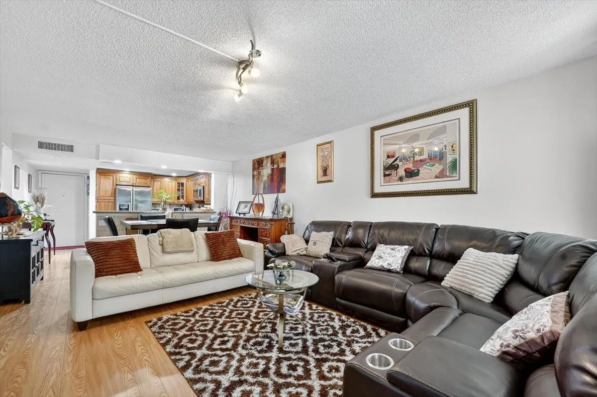 7950 W Mcnab Rd, #302
