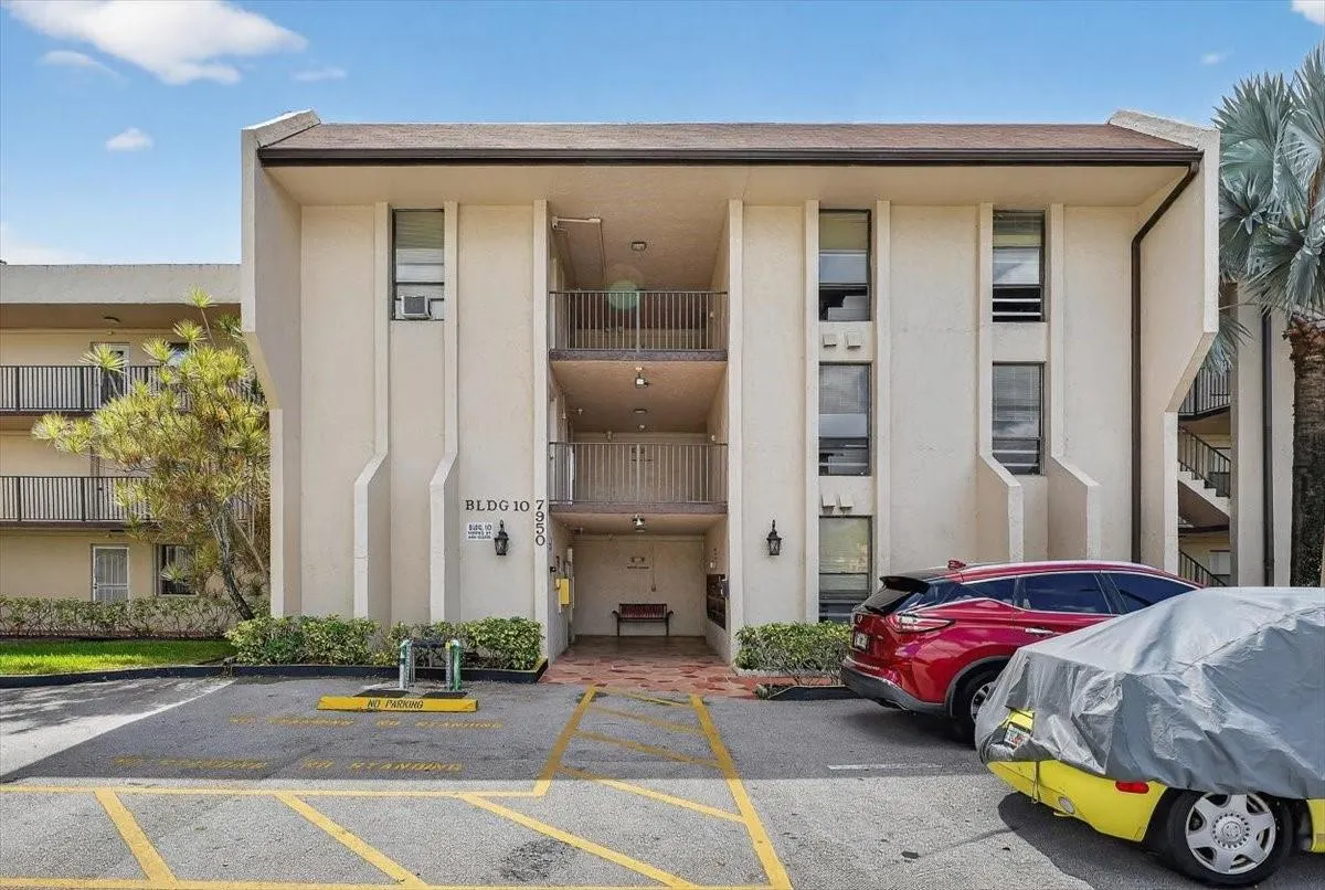 7950 W Mcnab Rd, #302